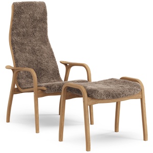 Swedese Lamino Sessel mit Fußhocker hoch, geölte Eiche/Sahara/Schaffell